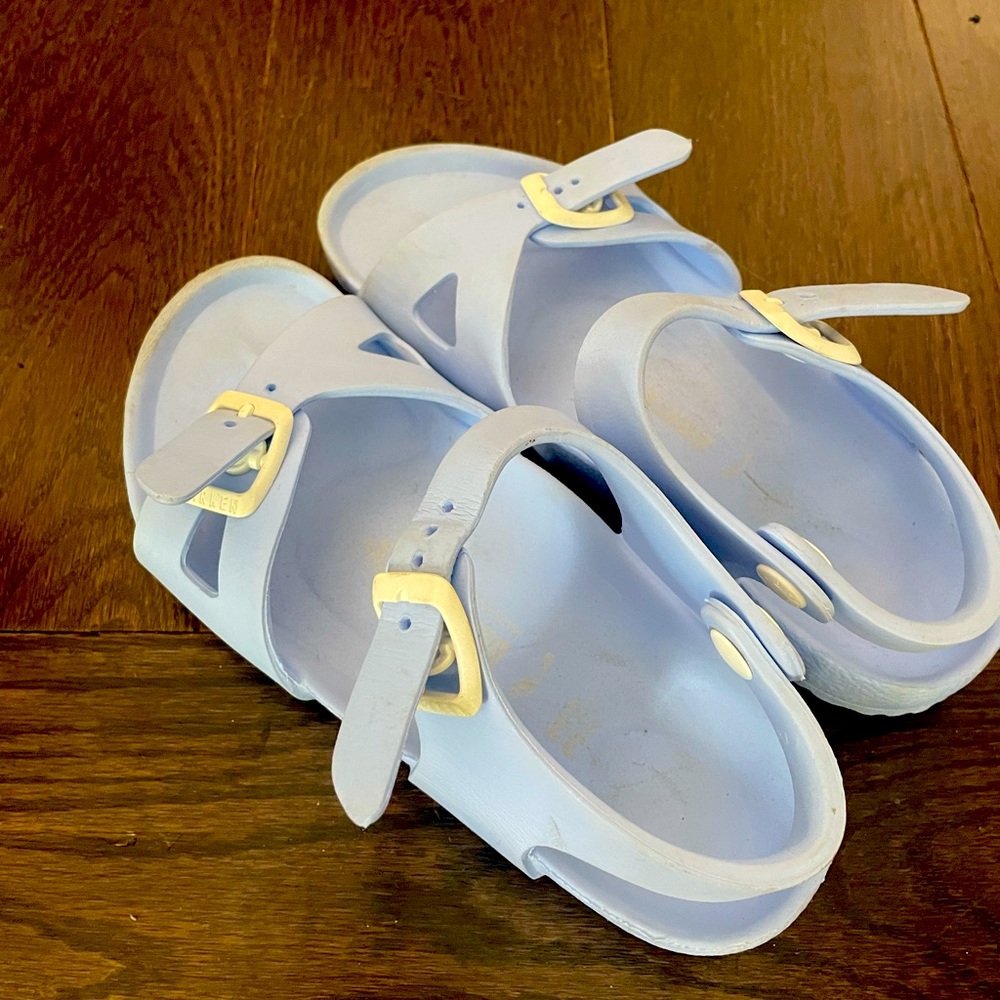 Girls Kids Birkenstock Sandals in Periwinkle (Light purplish blue) Size 2